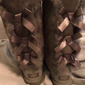 UGG Boots Bailey Bow Gray Size 6